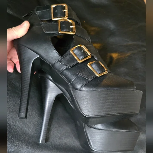 Body Central Black Platform Heels with Gold Buckles sz7.5 - Picture 6 of 8